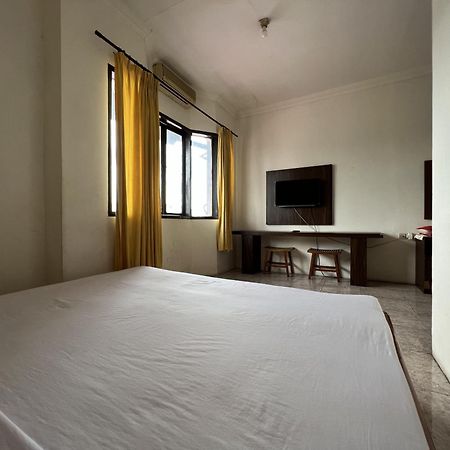 Oyo 92098 Kost Orange Syariah Hotel Makassar Buitenkant foto