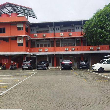 Oyo 92098 Kost Orange Syariah Hotel Makassar Buitenkant foto