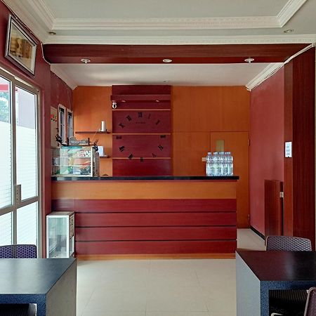 Oyo 92098 Kost Orange Syariah Hotel Makassar Buitenkant foto