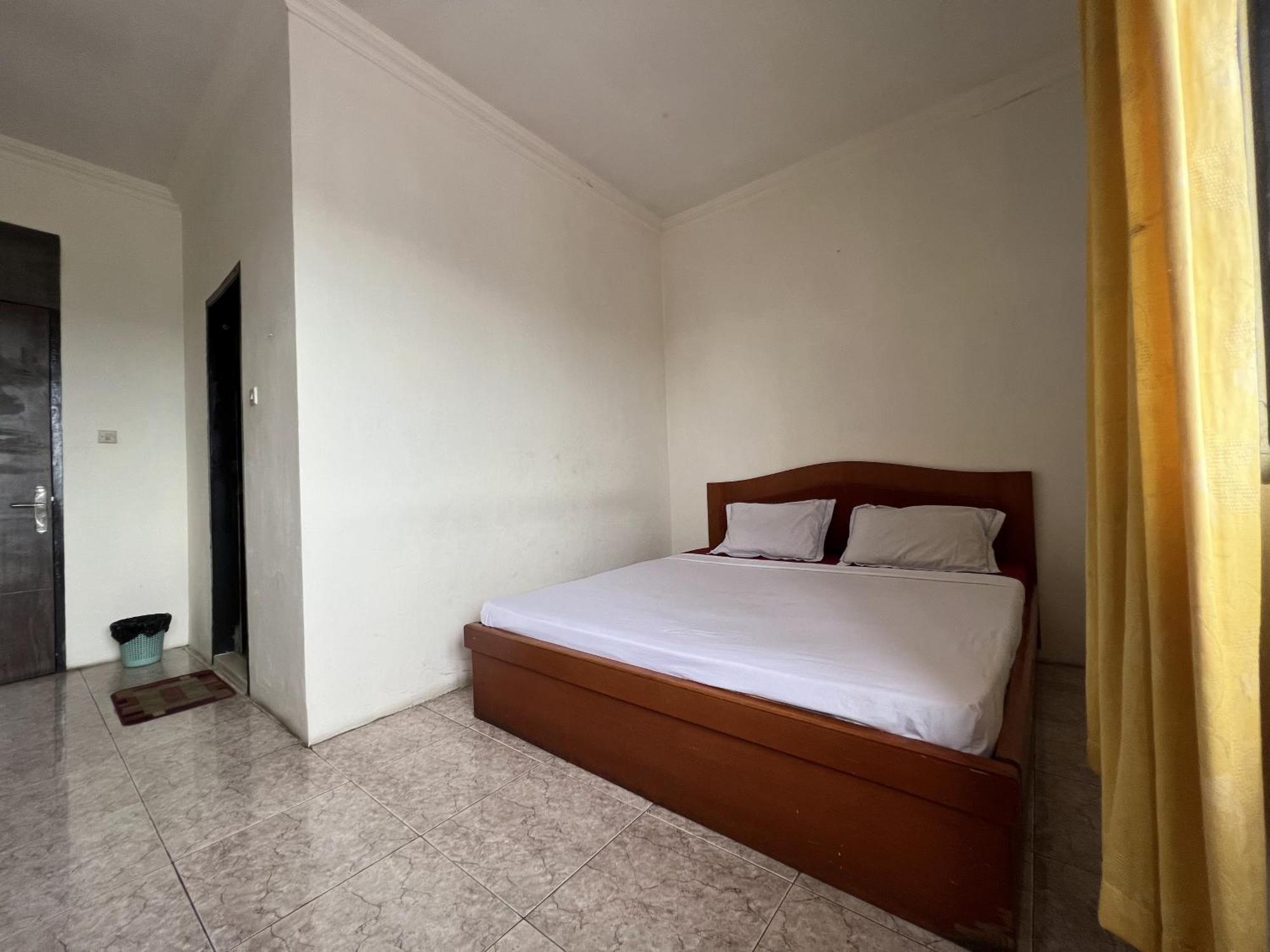 Oyo 92098 Kost Orange Syariah Hotel Makassar Buitenkant foto
