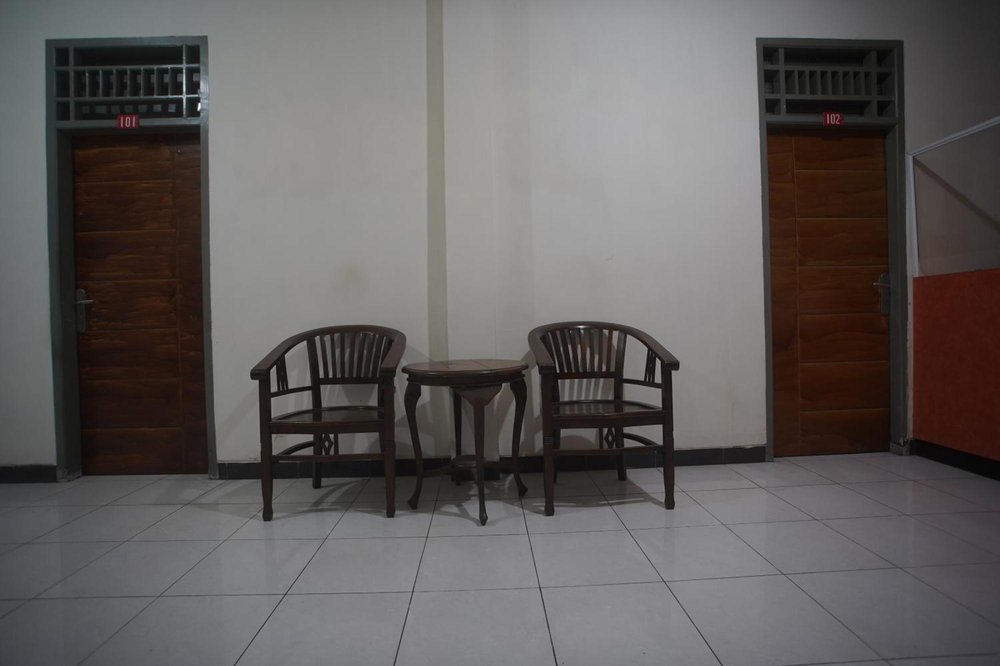 Oyo 92098 Kost Orange Syariah Hotel Makassar Buitenkant foto