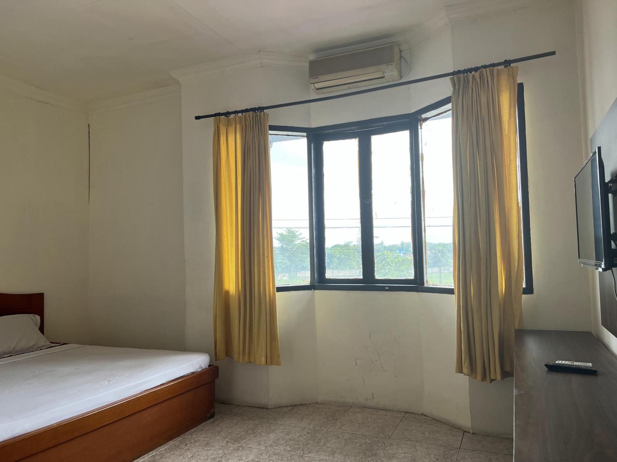 Oyo 92098 Kost Orange Syariah Hotel Makassar Buitenkant foto