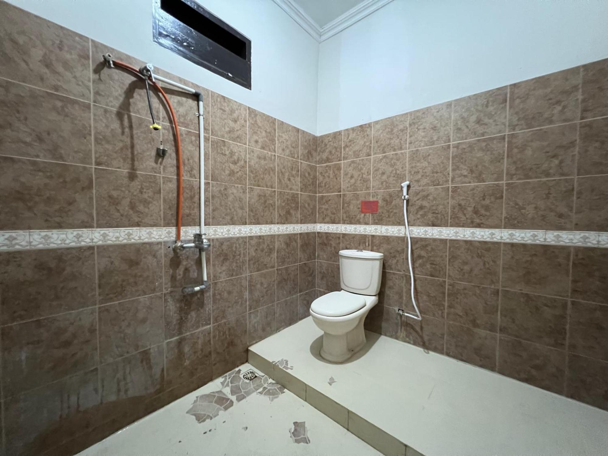 Oyo 92098 Kost Orange Syariah Hotel Makassar Buitenkant foto