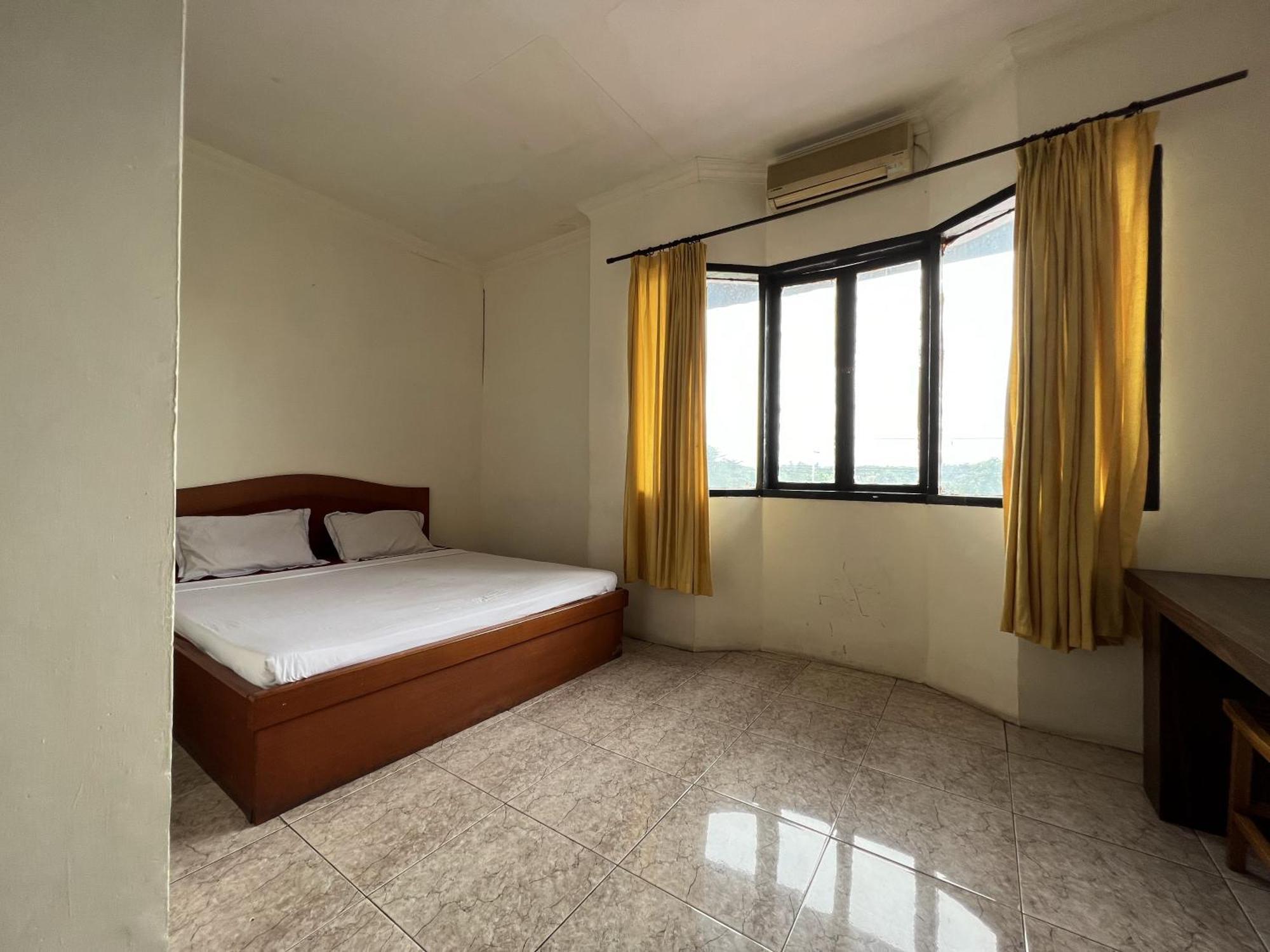 Oyo 92098 Kost Orange Syariah Hotel Makassar Buitenkant foto