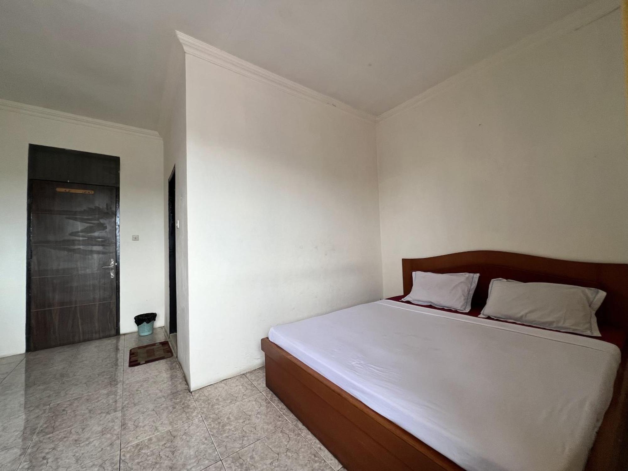 Oyo 92098 Kost Orange Syariah Hotel Makassar Buitenkant foto